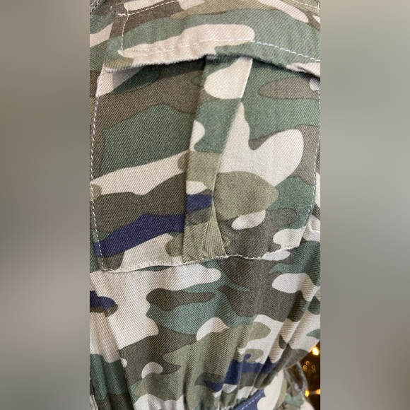 ‼️CLEARANCE Item‼️| Camo Button Up Romper - Picture 4 of 4